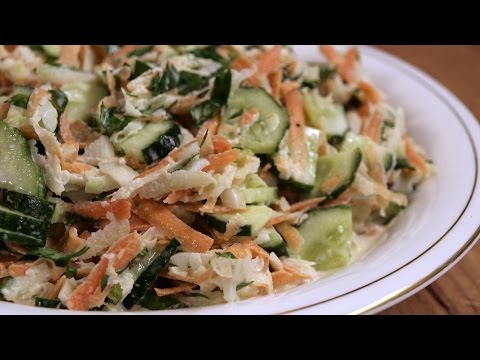     / Green salad with kohlrabi