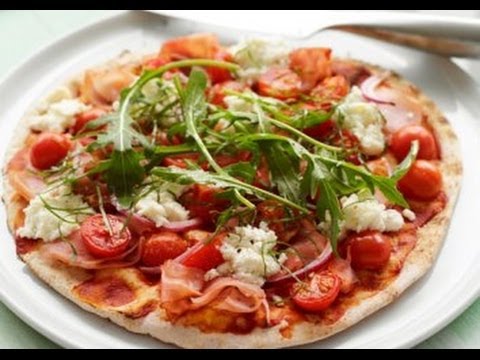 Пицца с ветчиной, грибами и оливками рецепт